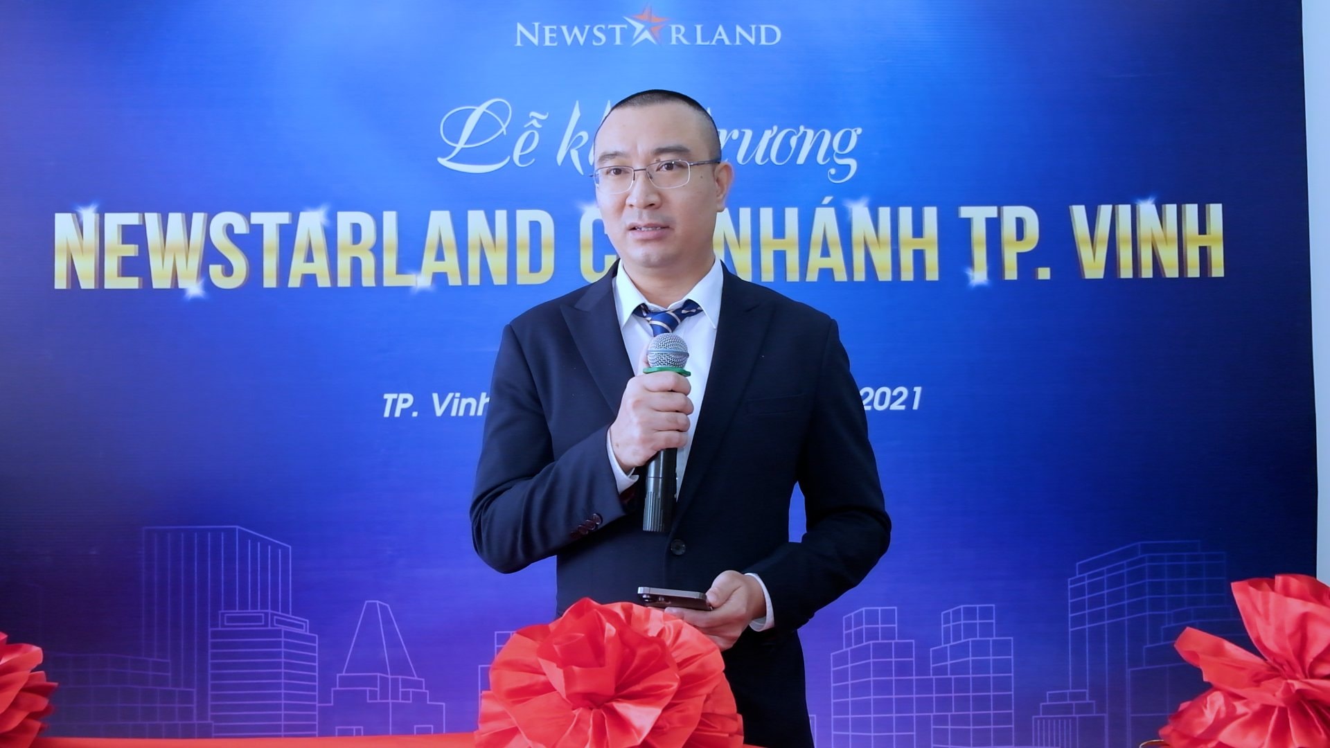 Phát biểu tại lễ khai trương, ông Nguyễn Đình Nhất - Phó Tổng Giám đốc NewstarLand khẳng định: “Với mục tiêu mở rộng và phát triển mạng lưới kinh doanh, NewstarLand chi nhánh Vinh được định hướng triển khai phân phối các siêu dự án trọng điểm của NewstarLand tại Bắc Trung Bộ. Bên cạnh đó, chúng tôi chú trọng việc phát triển lực lượng bán hàng, đào tạo đội ngũ kinh doanh chuyên nghiệp, mang tới cho khách hàng những thông tin chính xác và hữu ích nhất”.