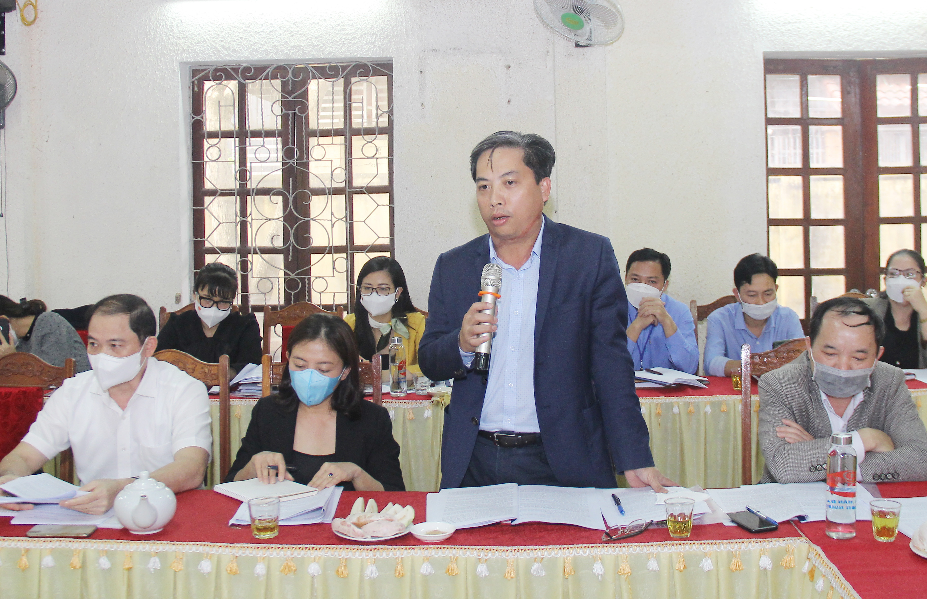 Đồng chí Nguyễn Thanh Tùng - Phó Giám đốc Sở Tài chính tham gia ý kiến tại cuộc họp. Ảnh: Mai Hoa