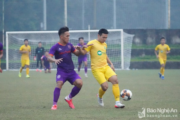 Nguyễn Văn Bách để lại nhiều ấn tượng trong trận đấu với U21 Bình Dương. Ảnh: Nguyệt Hà