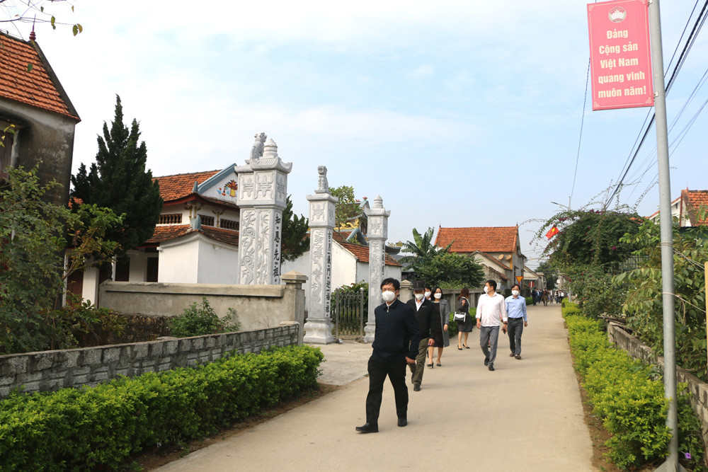 Một góc Nông thôn mới xóm 6, xã Quỳnh Liên, Tx Hoàng Mai mà đoàn đến kiểm tra, thẩm định. Ảnh: Nguyễn Hải