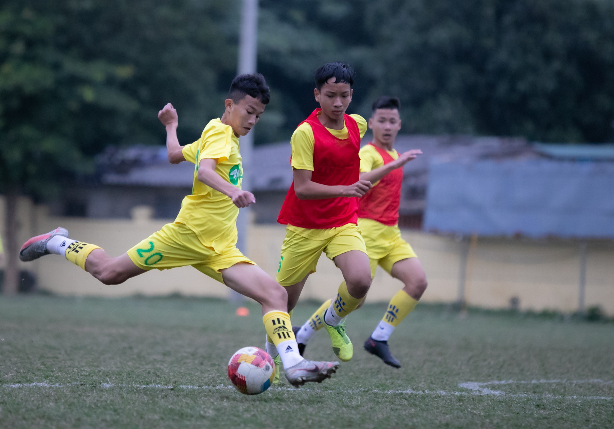 Có trong tay hàng loạt các cầu thủ chất lượng, HLV Phan Tiến Hoài tự tin vào mục tiêu bảo vệ thành công chức vô địch cho U13 SLNA. Ảnh: Đức Anh