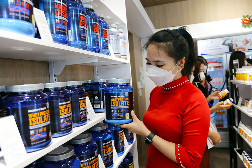 Sản phẩm về Việt Nam đã được đăng ký theo tiêu chuẩn của Bộ Y tế. Ảnh: Phú Hương