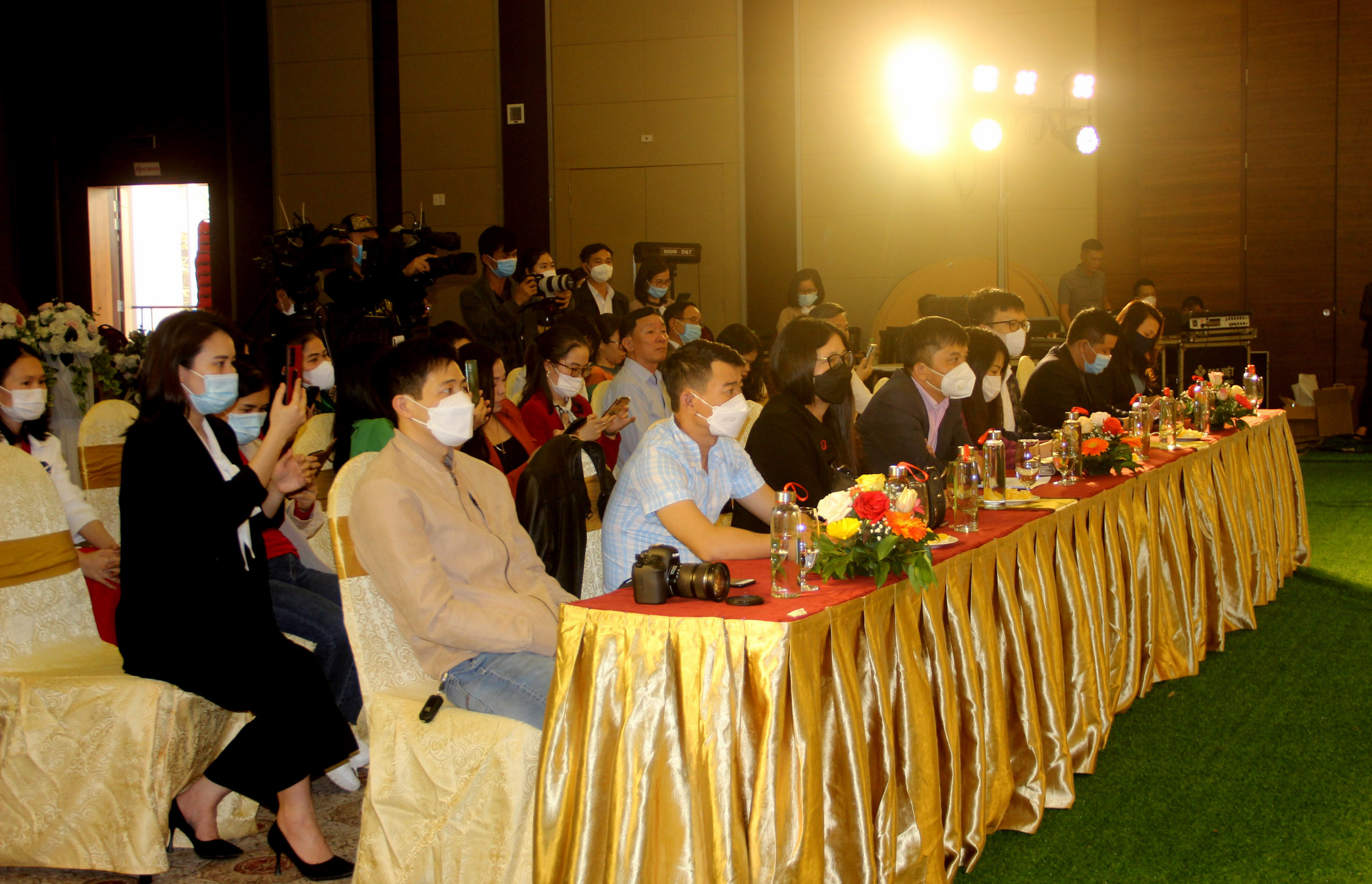 Các đại biểu tham dự chương trình livestream. Ảnh: Quang An
