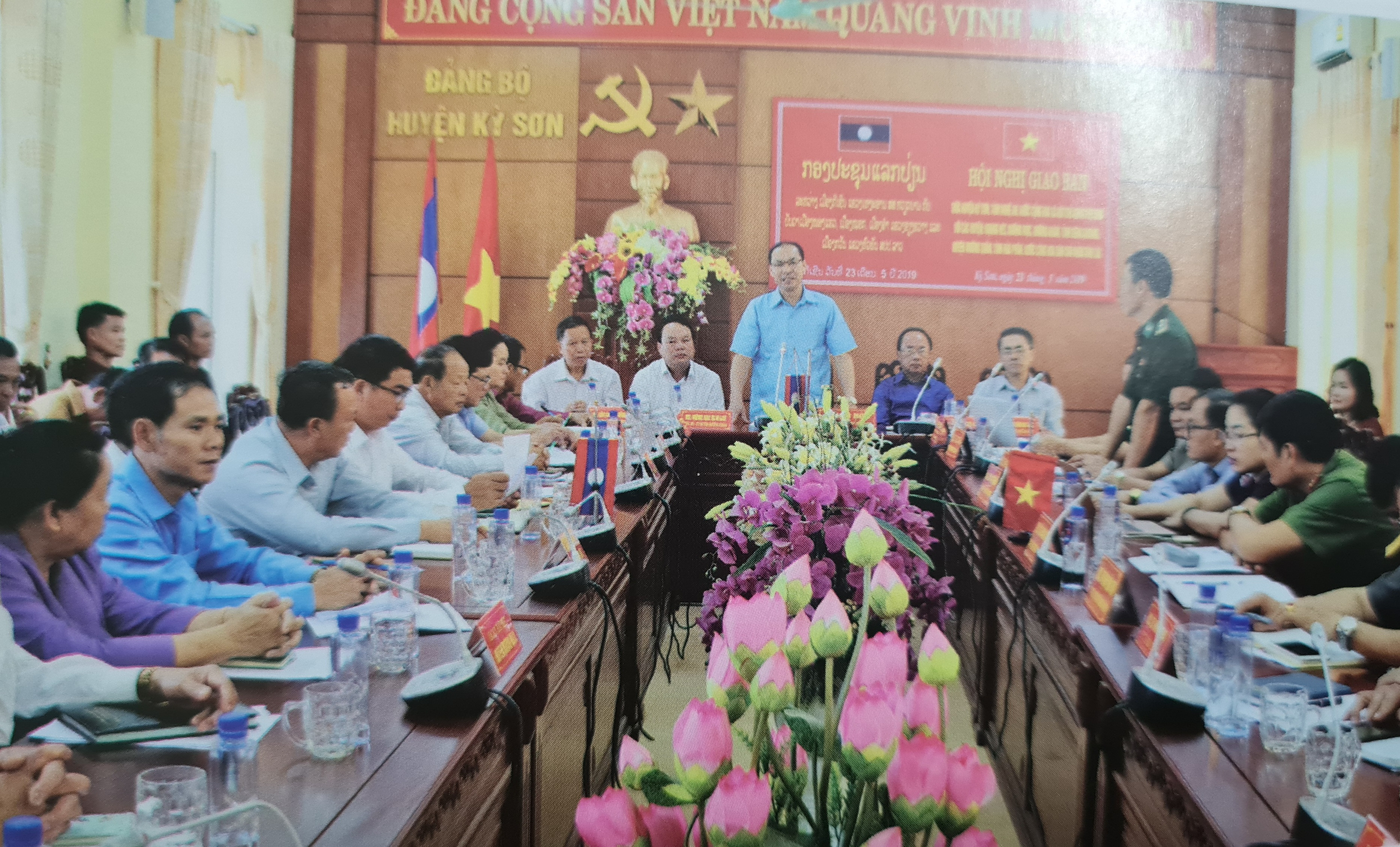 Hội nghị giao ban giữa huyện Kỳ Sơn và 4 huyện nước CHDCND Lào tháng 5.2019 ảnh tư liệu
