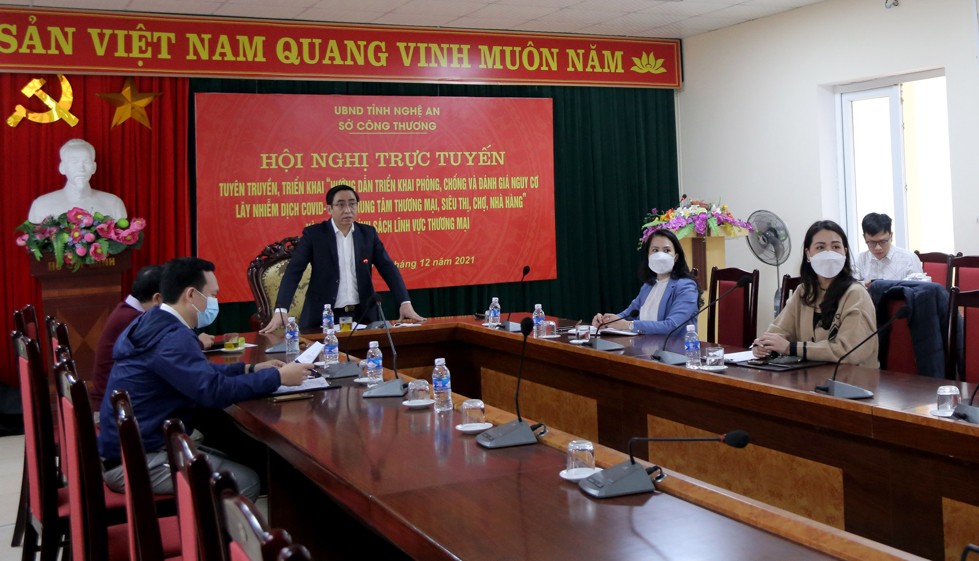 Phó giám đốc Sở Công thương Cao Minh Tú phát biểu chỉ đạo tại hội nghị trực tuyến. Ảnh TH