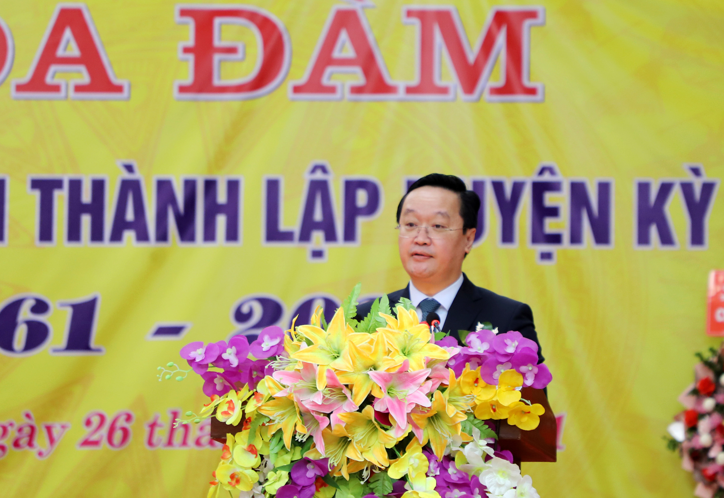 Đồng chí Nguyễn Đức Trung - Chủ tịch UBND tỉnh phát biểu tại buổi tọa đàm kỷ niệm 60 năm thành lập huyện Kỳ Sơn. Ảnh: Phạm Bằng