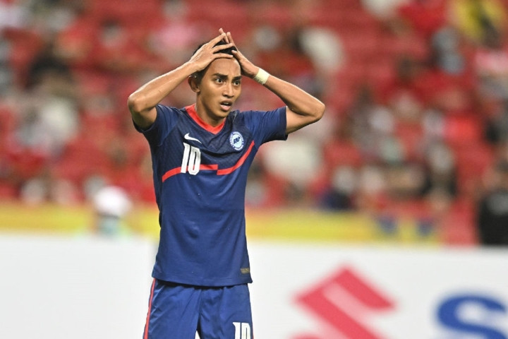 Singapore suýt đánh bại Indonesia dù bị đuổi tới 2 cầu thủ