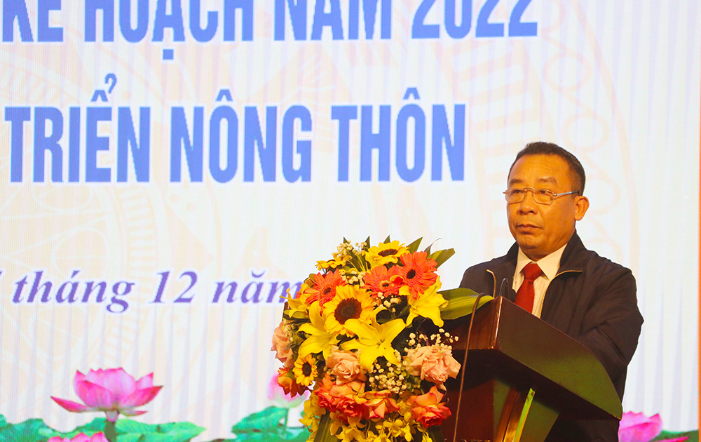 Đồng chí Nguyễn Văn Đệ, giám đốc Sở Nông nghiệp và PTNT báo cáo về một số thành tựu của ngành trong nĂm qua. Ảnh: Phú Hương