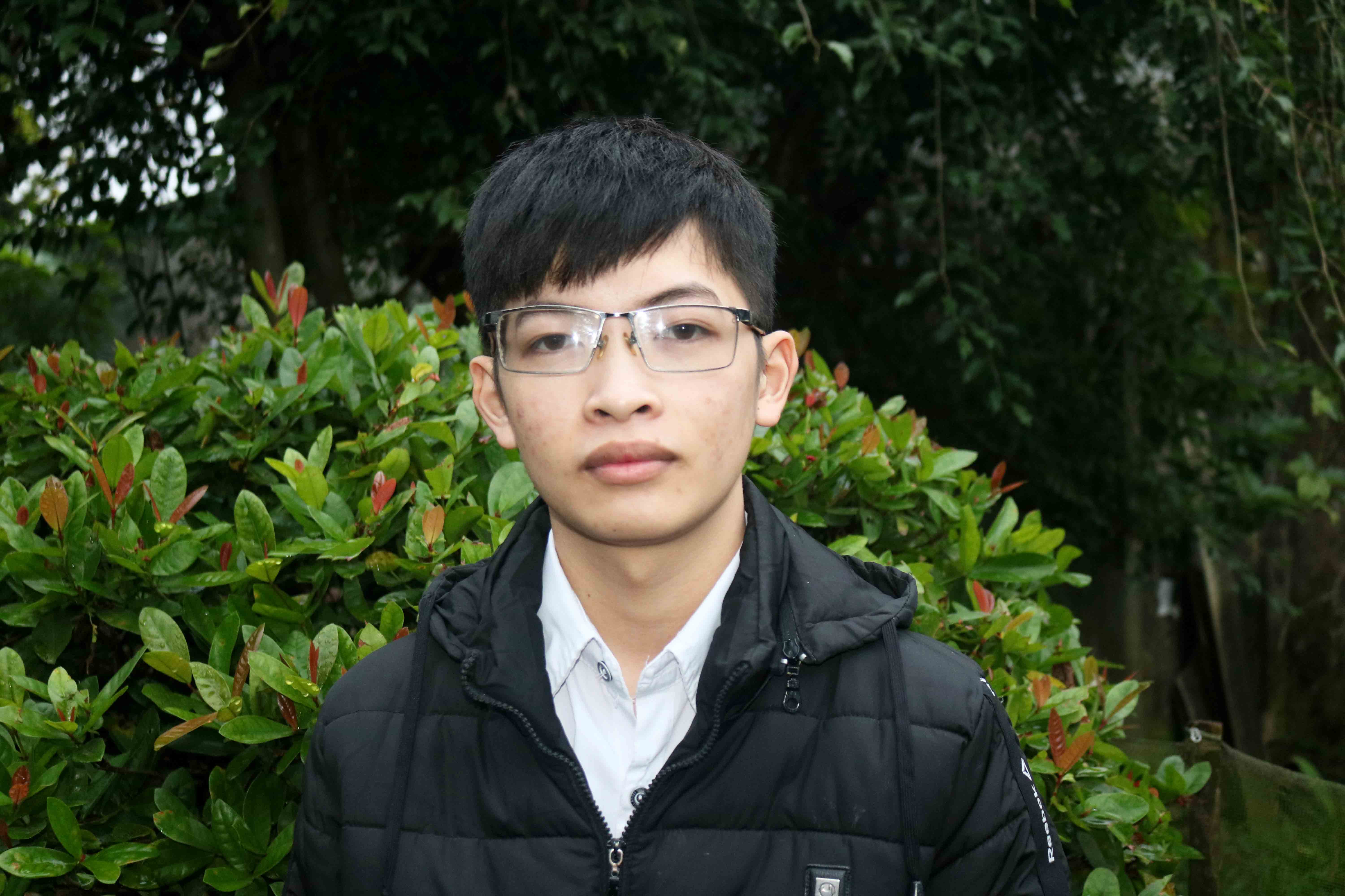 Em Nguyễn Văn Cường  đạt 3 giải cao trong kỳ học sinh giỏi tỉnh năm học 2021 - 2022 . Ảnh: Huy Thư