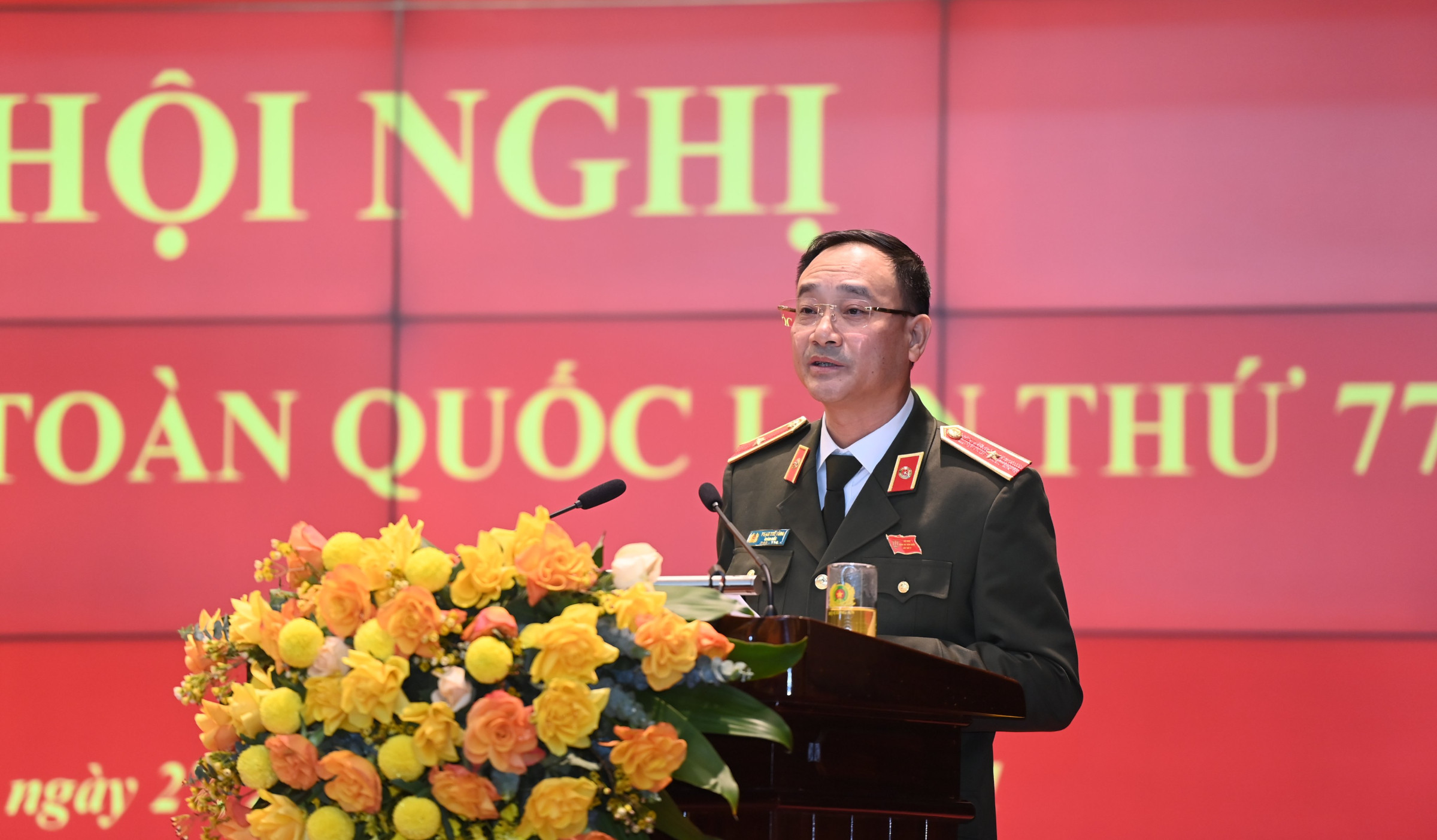 Đồng chí Thiếu tướng Phạm Thế Tùng, Giám đốc Công an tỉnh Nghệ An trình bày tham luận tại Hội nghị Công an toàn quốc lần thứ 77, ngày 27/12/2021.