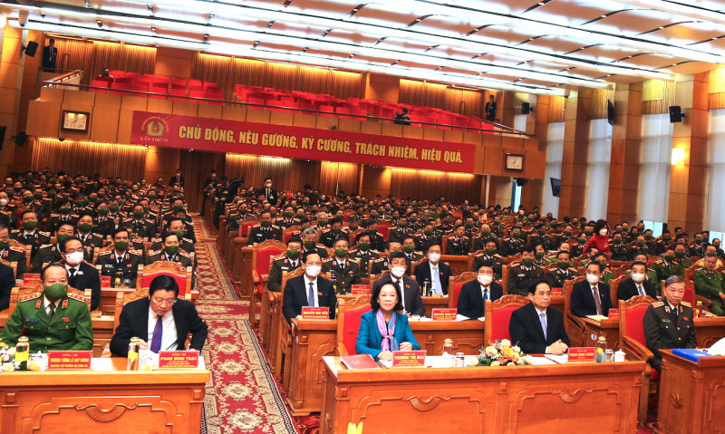 Thủ tướng Phạm Minh Chính với các đồng chí lãnh đạo, đại biểu tham dự hội nghị.