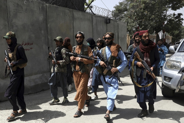  Lực lượng Taliban tuần tra ở thành phố Kabul, Afghanistan ngày 18/8/2021. Ảnh: AP