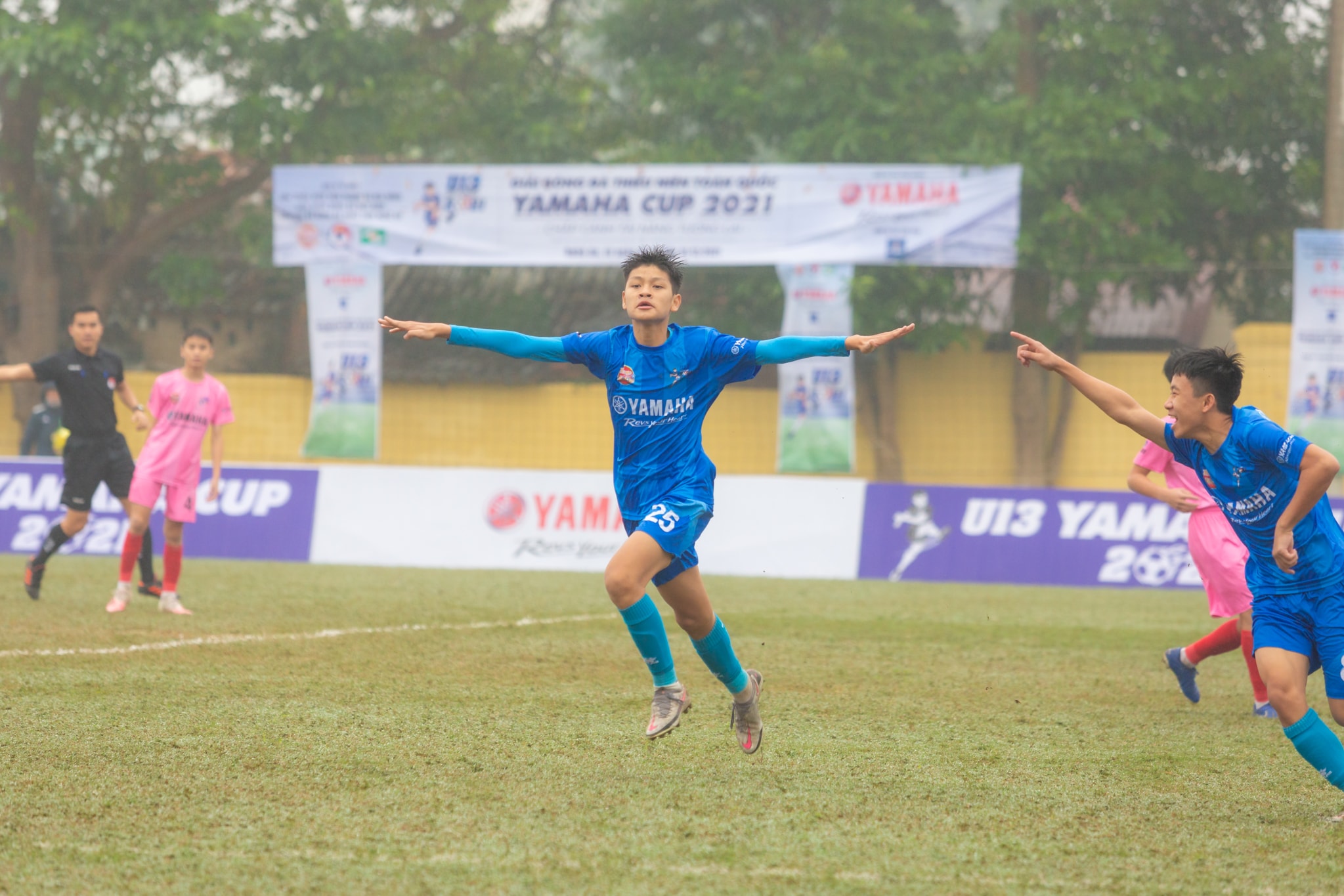 Màn ăn mừng bàn thắng của các cầu thủ U13 PVF. Ảnh: Hoàng Cường
