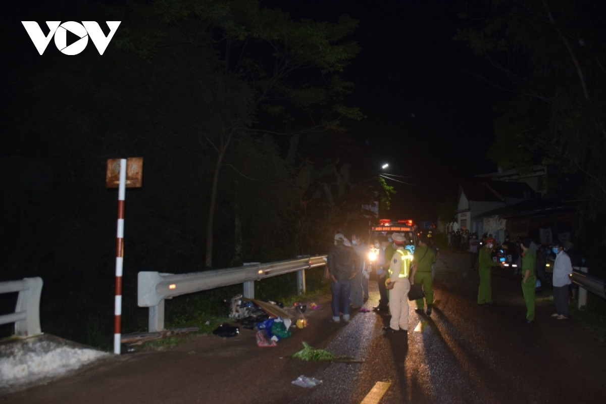 Hiện trường vụ tại nạn tại xã Nhơn Lộc, thị xã An Nhơn, tỉnh Bình Định.