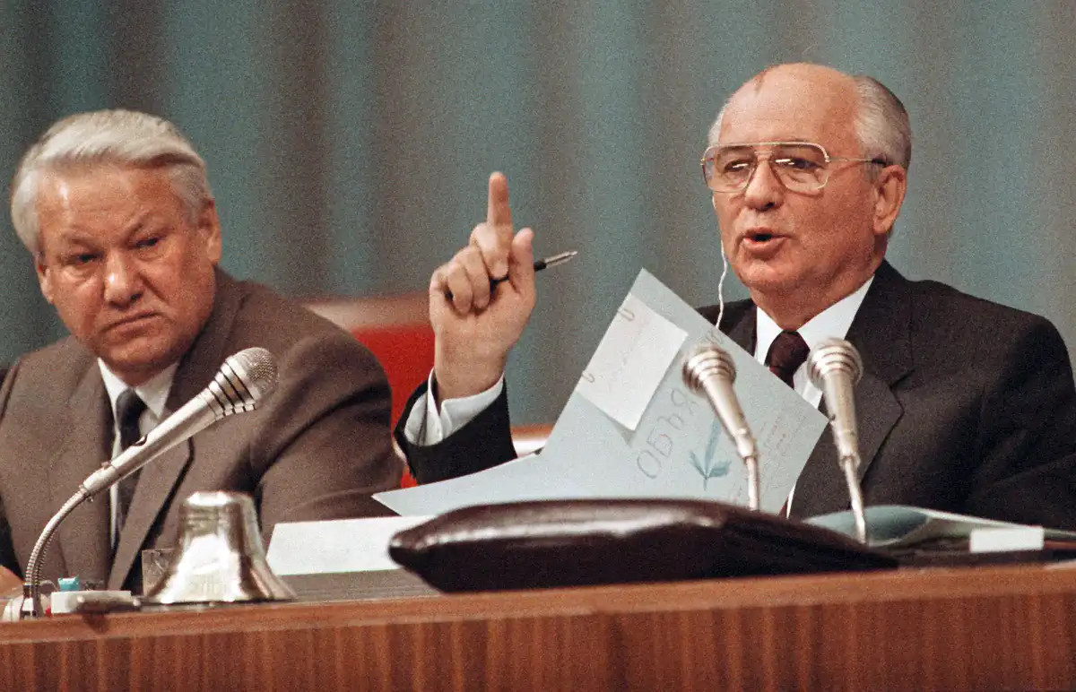 Cựu Tổng thống Nga Boris Yeltsin cùng nhà lãnh đạo cuối cùng của Liên Xô Mikhail Gorbachev vào năm 1991. Ảnh: EPA
