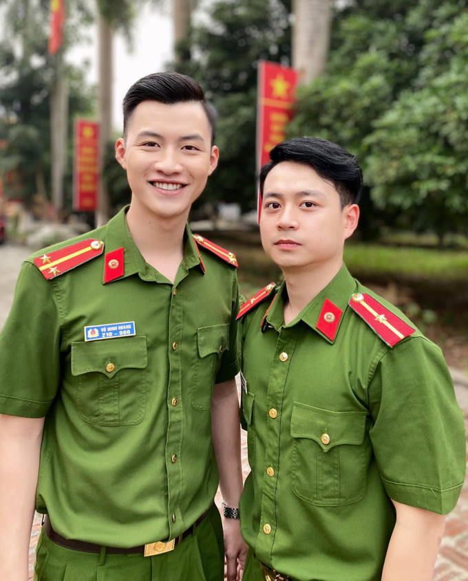 Diễn viên Hoàng Dương (phải) và diễn viên Lưu Duy Khánh trên trường quay phim 
