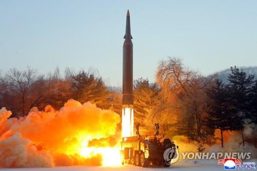 Một vụ thử tên lửa của Triều Tiên. Ảnh Yonhap