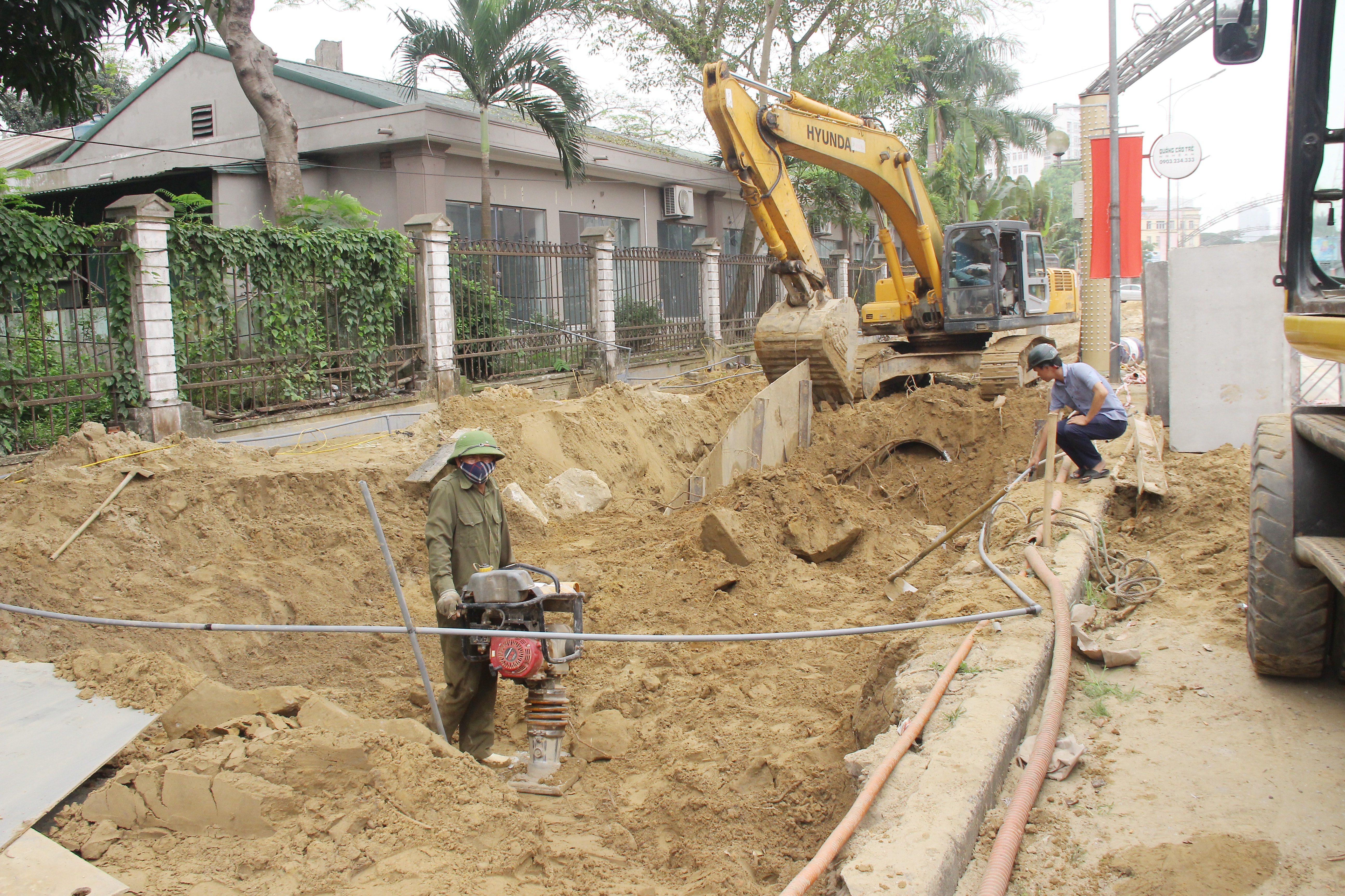 Năm 2021, thành phố Vinh quyết liệt triển khai nhiều giải pháp chống ngập úng. Ảnh: Mai Hoa