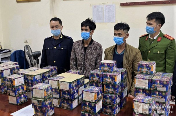 Tang vật một vụ vận chuyển, buôn bán pháo nổ bị bắt giữ của Công an tỉnh Nghệ An. Ảnh: Tư liệu Báo Nghệ An