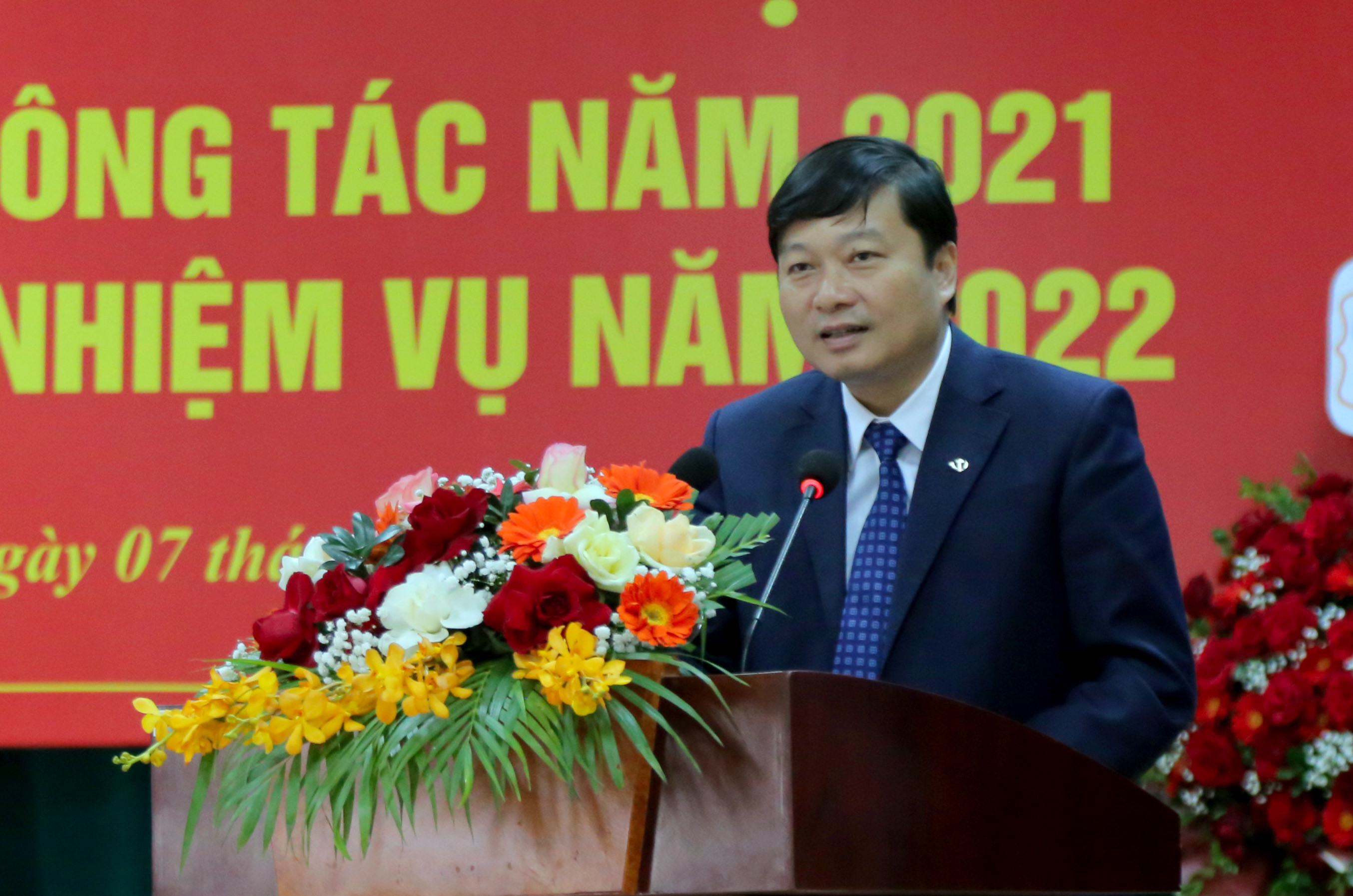 Phó chủ tịch UBND tỉnh Lê Hồng Vinh phát biểu tại hội nghị. Ảnh: Thu Huyền