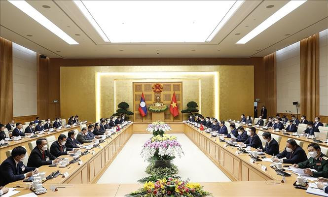 Hội đàm giữa Thủ tướng Phạm Minh Chính và Thủ tướng Lào Phankham Viphavanh. Ảnh: Dương Giang/TTXVN.