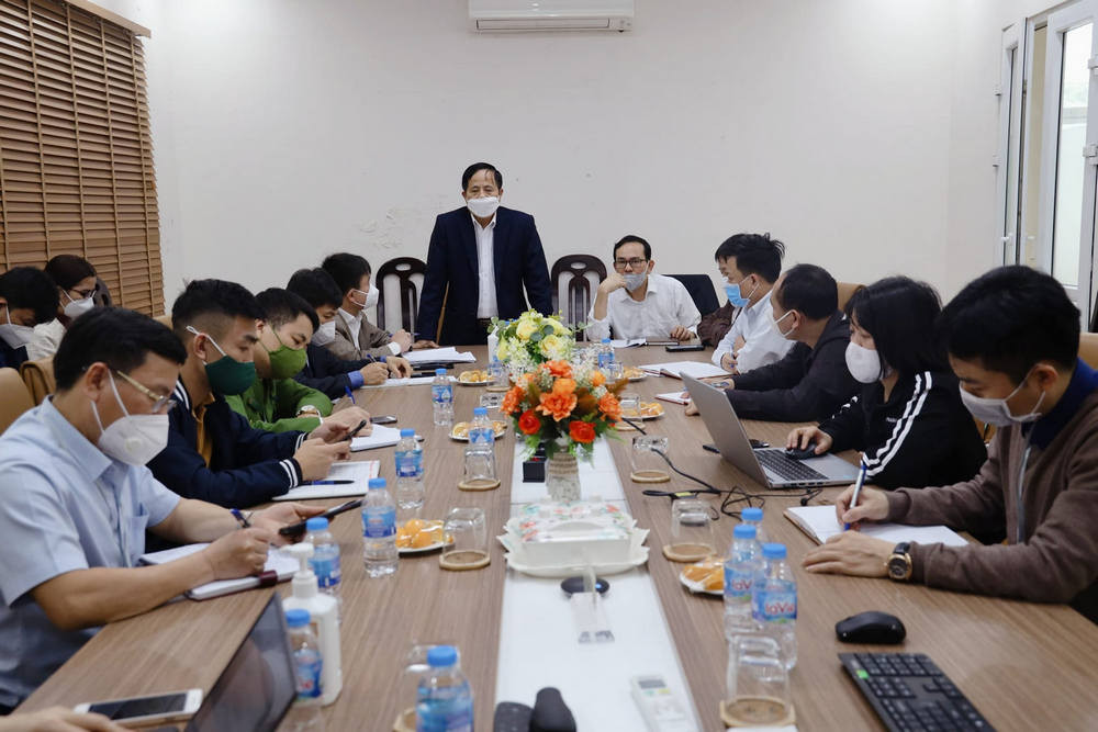 CDC Nghệ An, TP.Vinh và công ty CP may Minh Anh - Kim Liên họp bàn các giải pháp chống dịch trong chiều 9/1. Ảnh: CDC Nghệ An