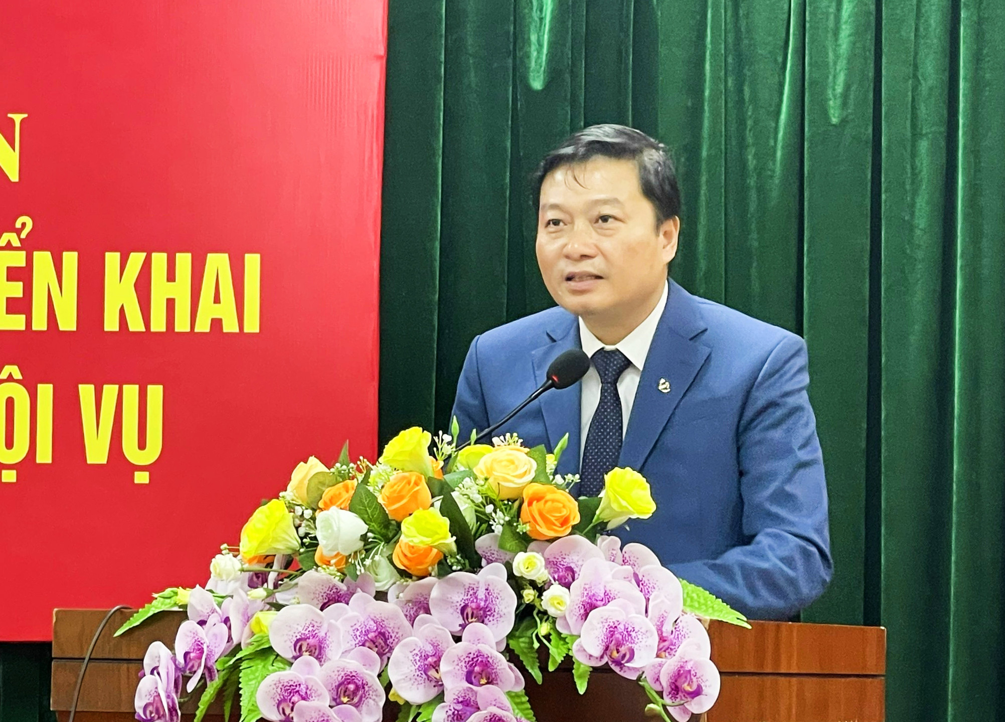 Phó Chủ tịch Thường trực UBND tỉnh Lê Hồng Vinh phát biểu tại hội nghị. Ảnh: Thanh Lê