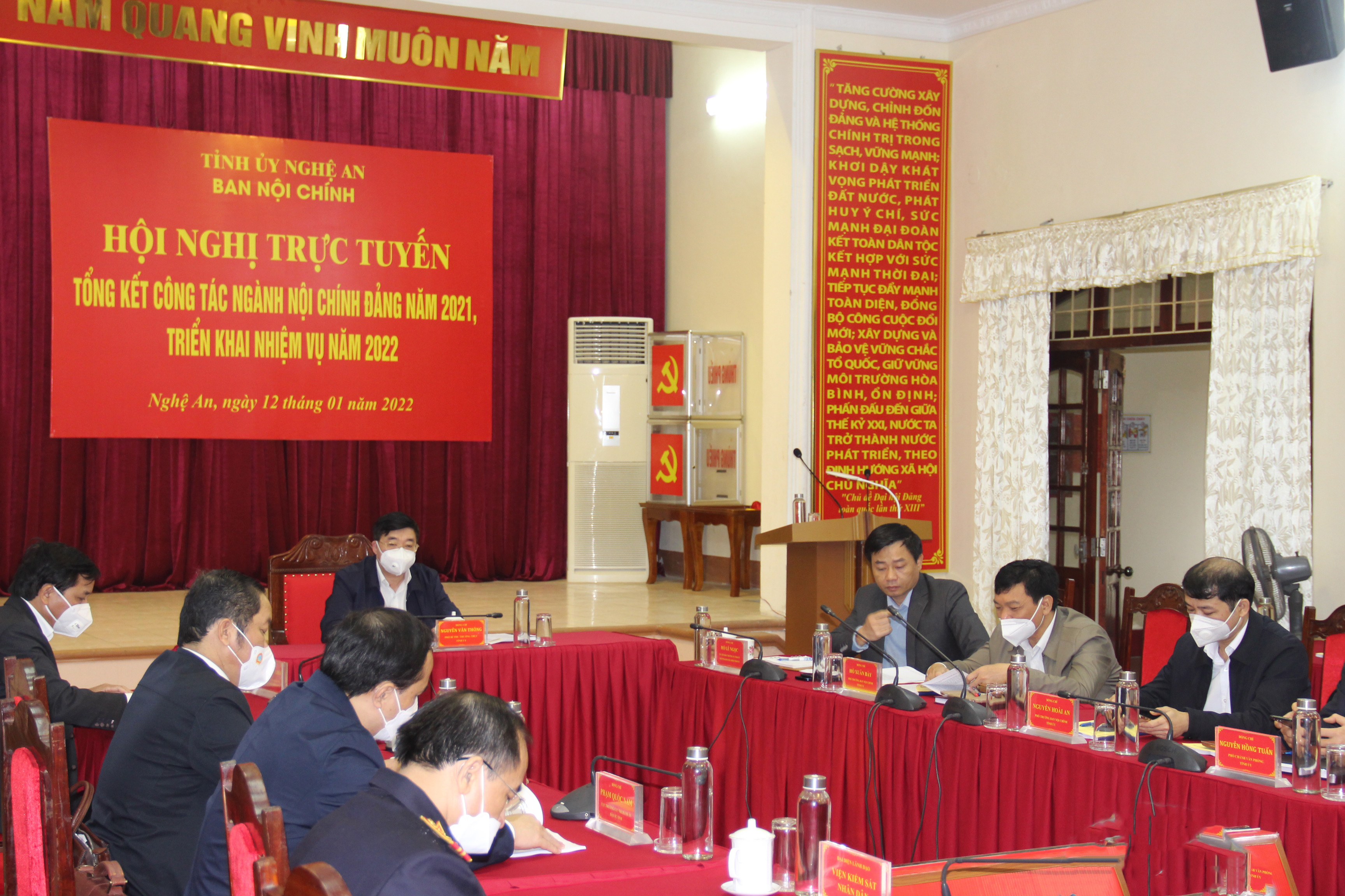 Đồng chí Nguyễn Văn Thông chủ trì hội nghị tại điểm cầu Nghệ An. Ảnh: Hoài Thu
