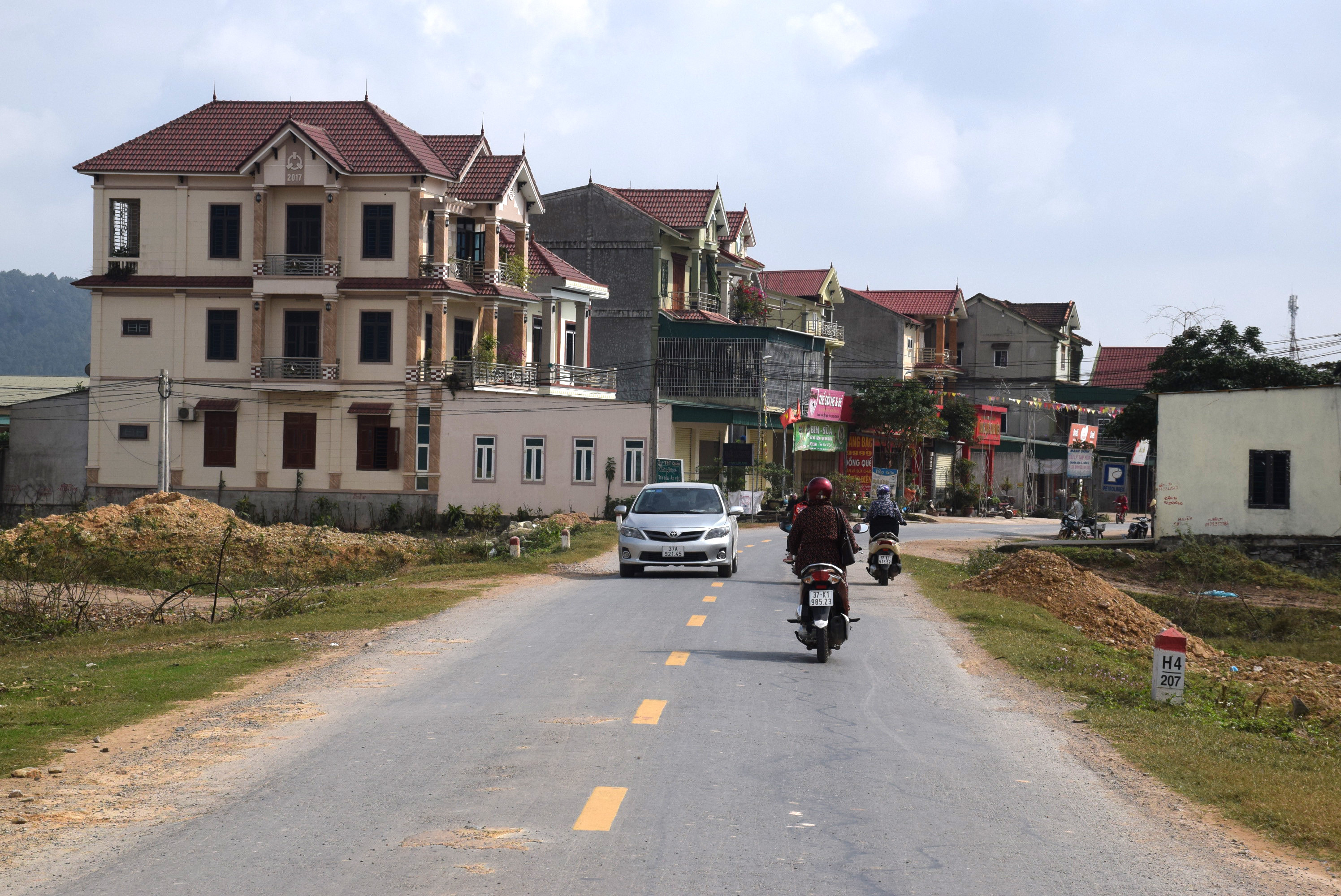 Xã Nghi Văn, huyện Nghi Lộc ngày càng giàu đẹp hơn, nhờ một phần từ nguồn kiếu hối gửi về hàng năm của con em lao động ở nước ngoài. Ảnh: Xuân Hoàng