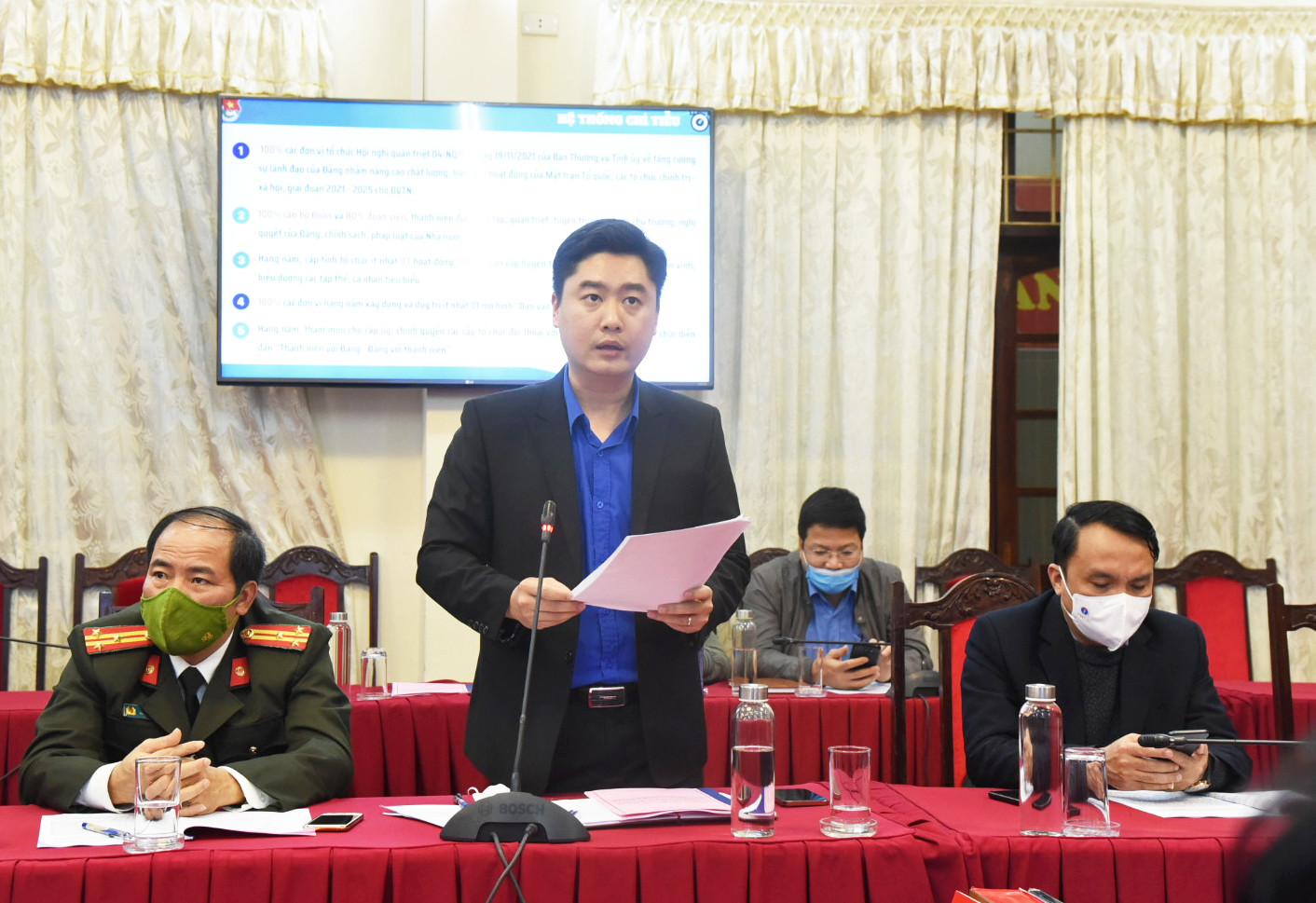 Đồng chí Lê Văn Lương - Bí thư Tỉnh đoàn trình bày hệ thống chỉ tiêu nhằm cụ thể hóa Nghị quyết 04. Ảnh: TG