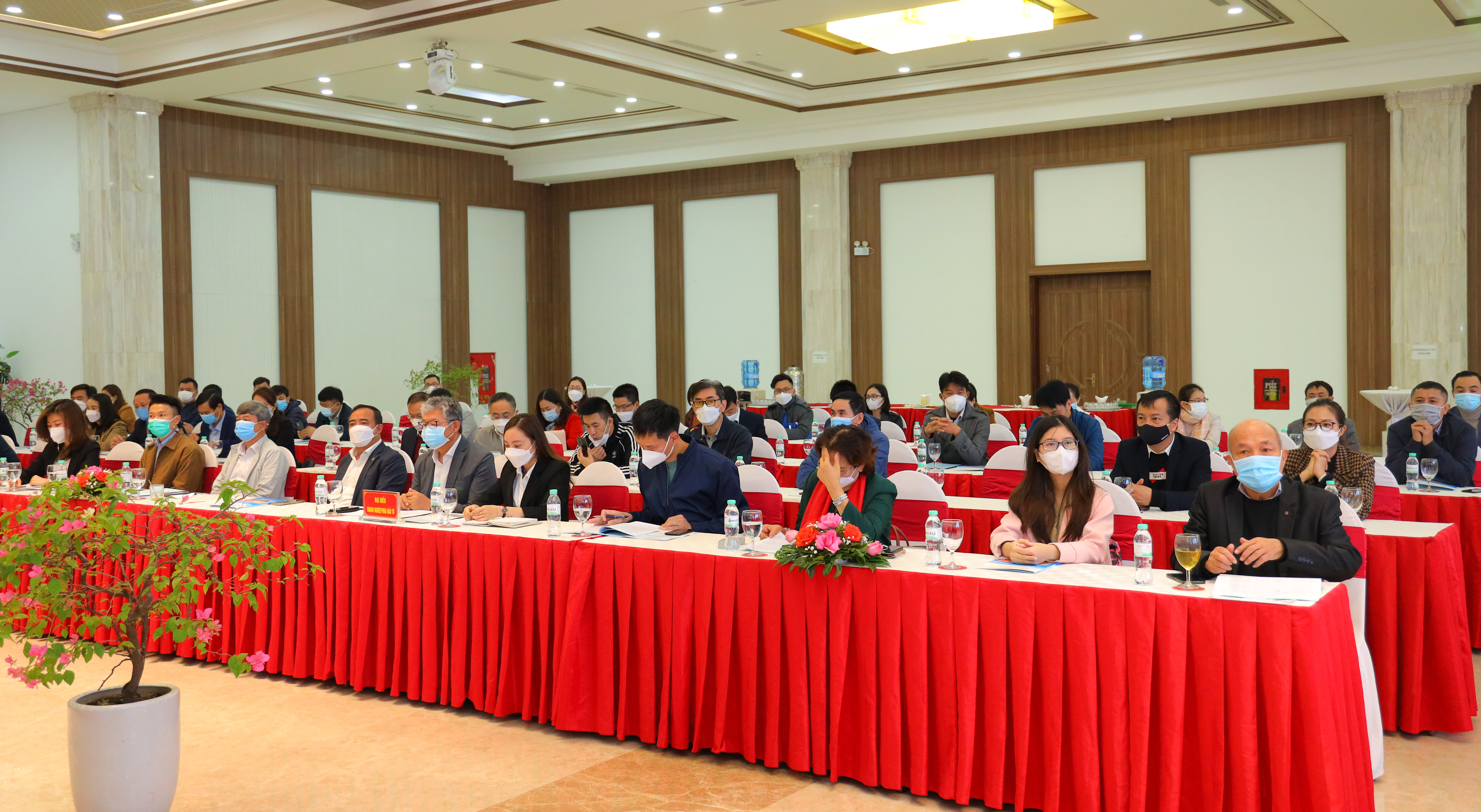 Các đại biểu dự hội nghị tổng kết hoạt động của Ban Quản lý KKT Đông Nam. Ảnh Nguyên Sơn