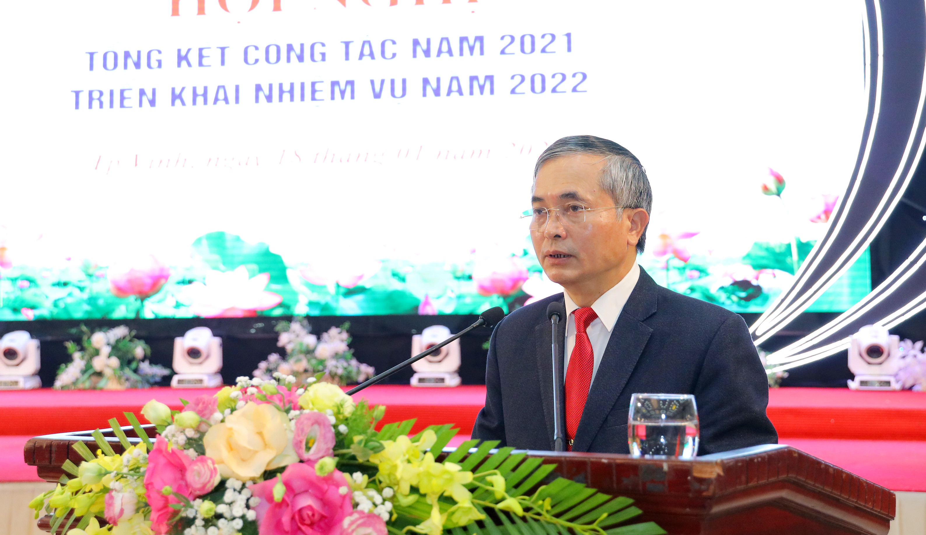 Đồng chí Lê Ngọc Hoa - Phó Chủ tịch UBND tỉnh phát biểu tại hội nghị. Ảnh Nguyên Sơn
