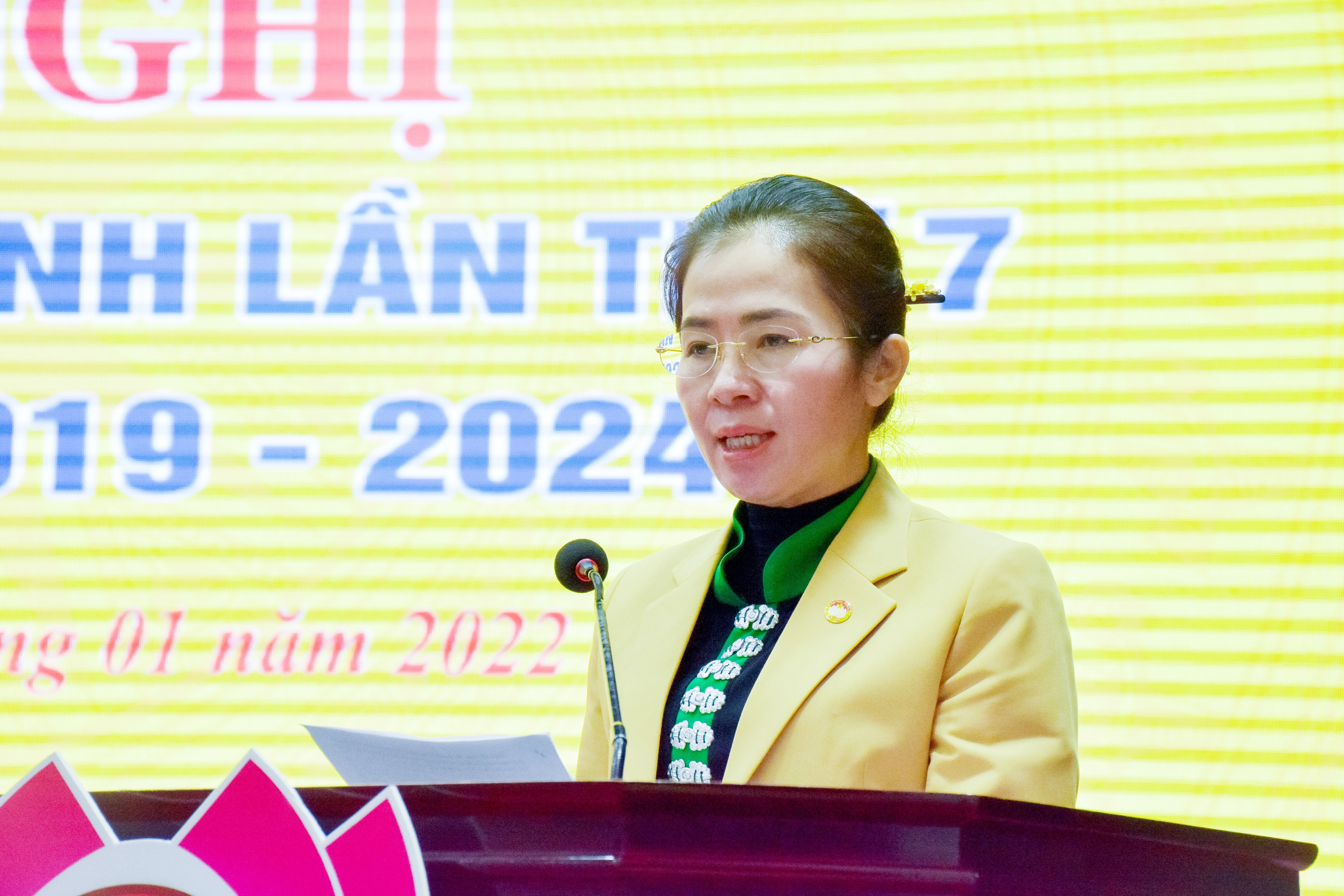 Chủ tịch Ủy ban MTTQ tỉnh Võ Thị Minh Sinh phát biểu tại hội nghị. Ảnh: Thanh Lê