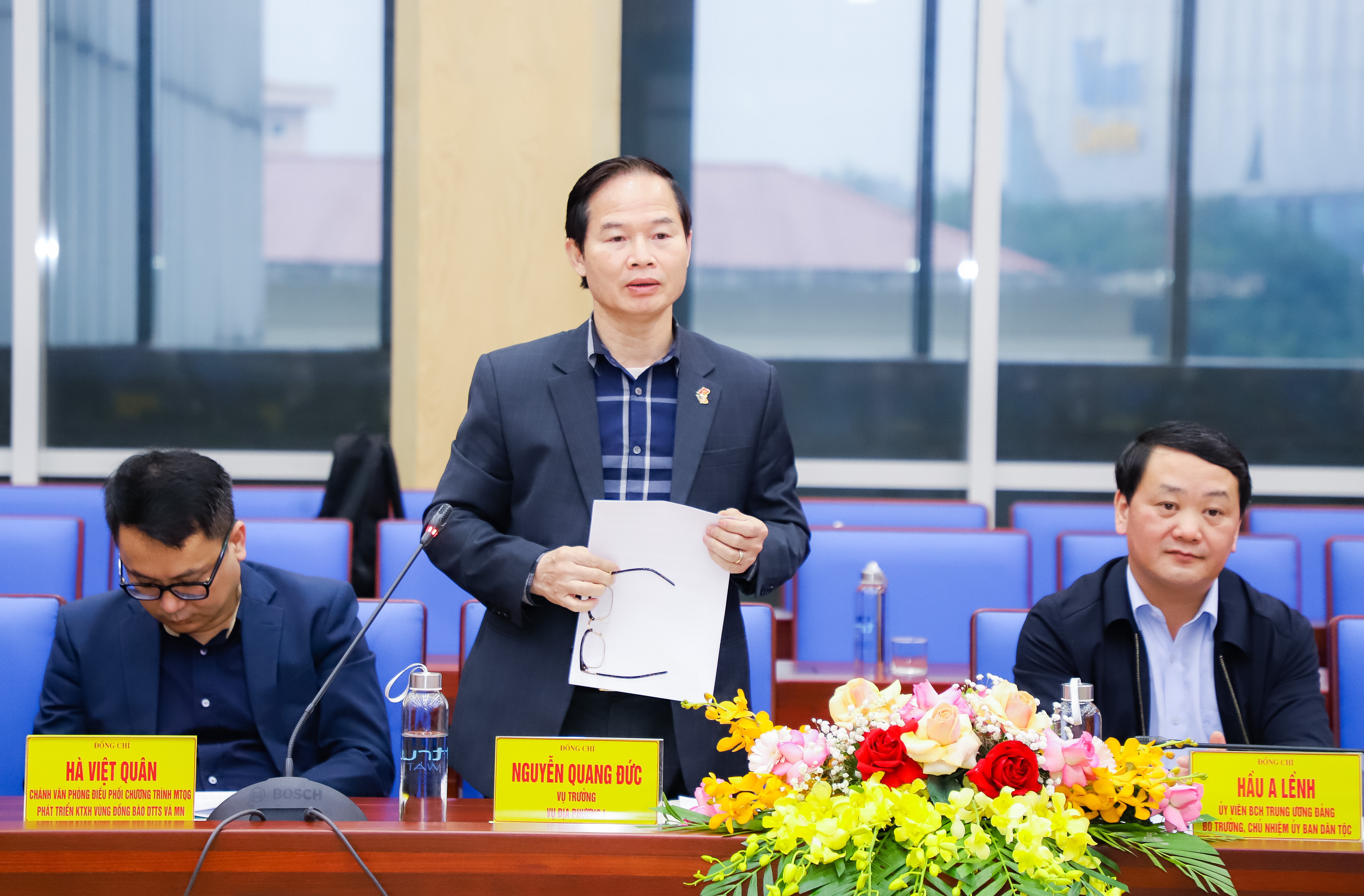 Đồng chí Nguyễn Quang Đức - Vụ trưởng Vụ Địa phương I - Ủy ban Dân tộc phát biểu ý kiến. Ảnh: Phạm Bằng
