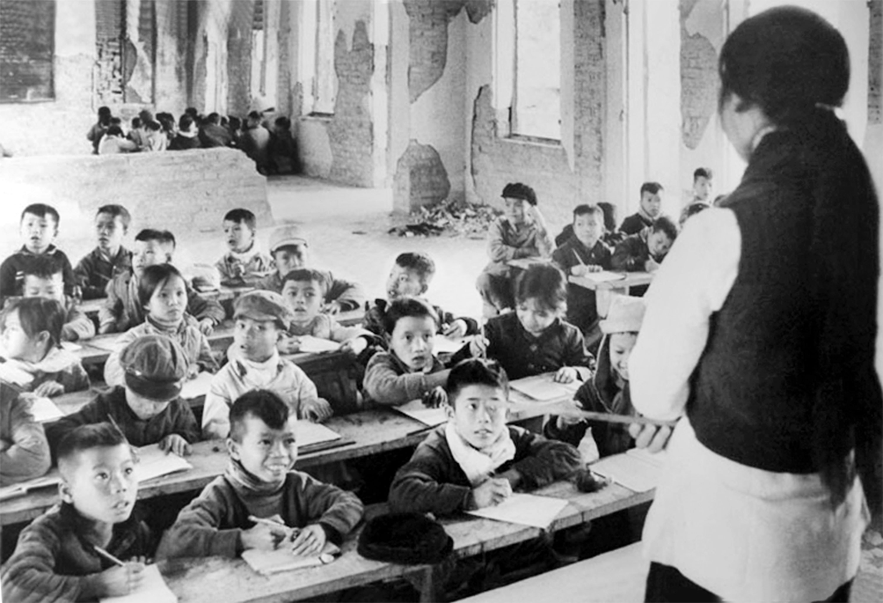 Một lớp học trong thời chiến. Ảnh minh họa: Tư liệu