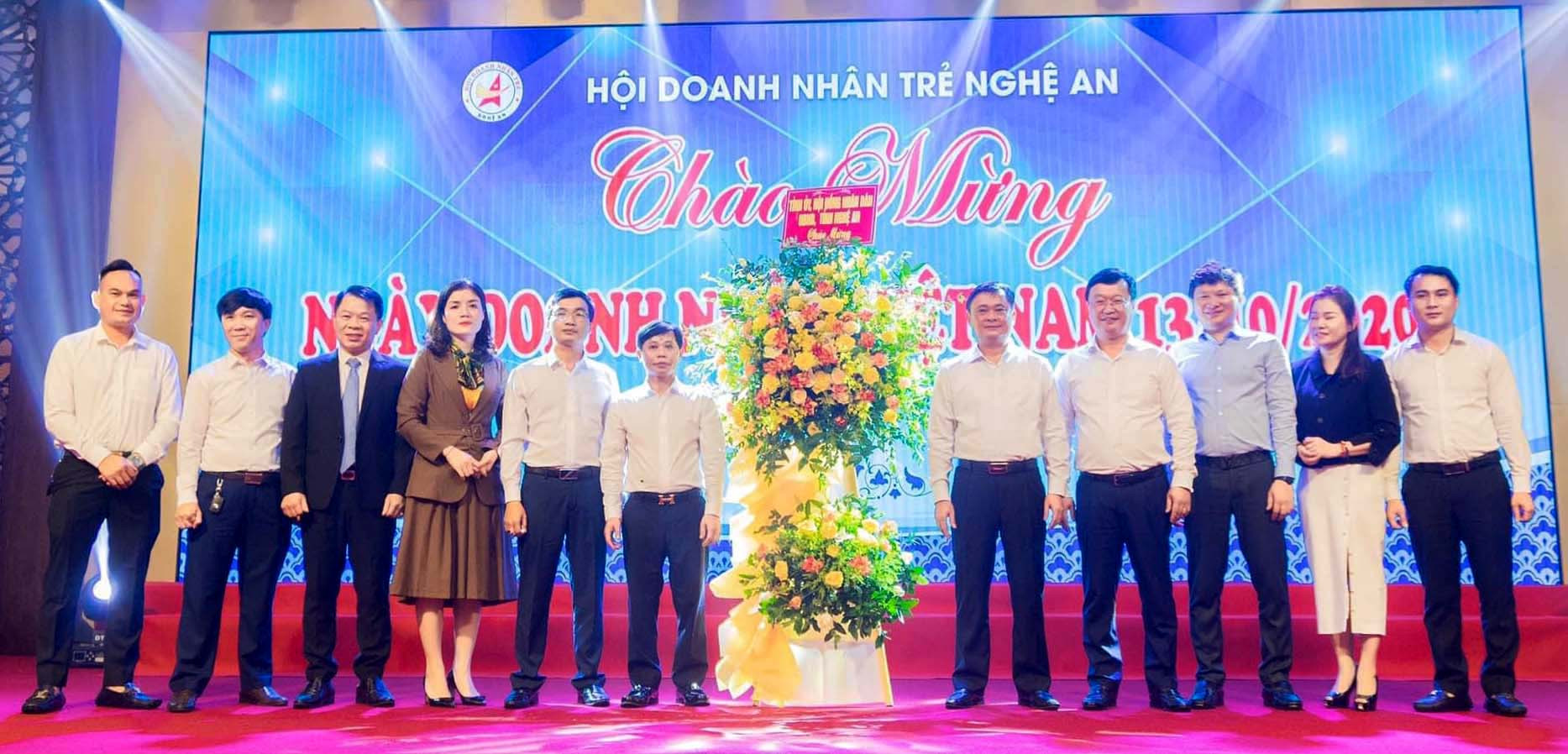 Lãnh đạo tỉnh chúc mừng Hội Doanh nhân trẻ nhân ngày Doanh nhân Việt Nam