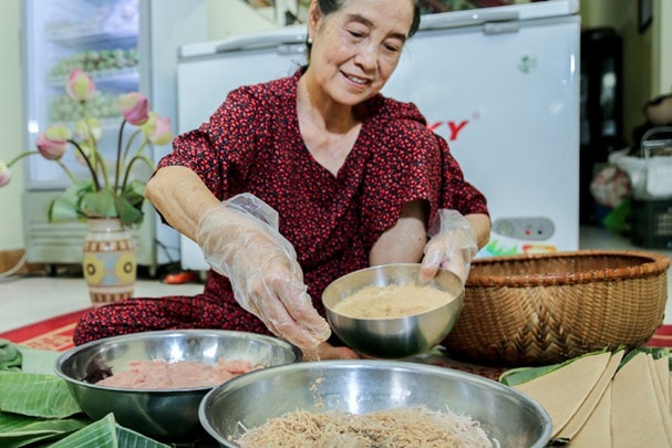 NSƯT Ngọc Tản có nghề tay trái làm giò, chả.