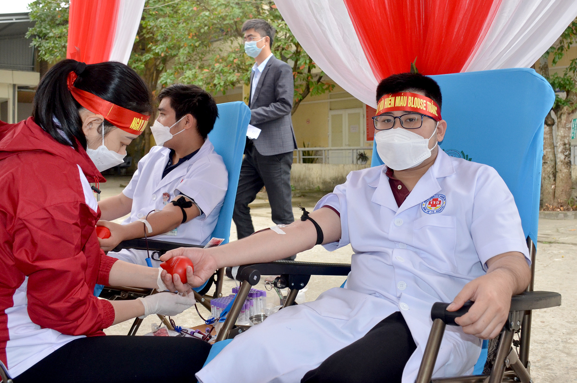 Có gần 1.500 cán bộ, nhân viên y tế hiến máu tại Ngày hội. Ảnh: Thành Chung