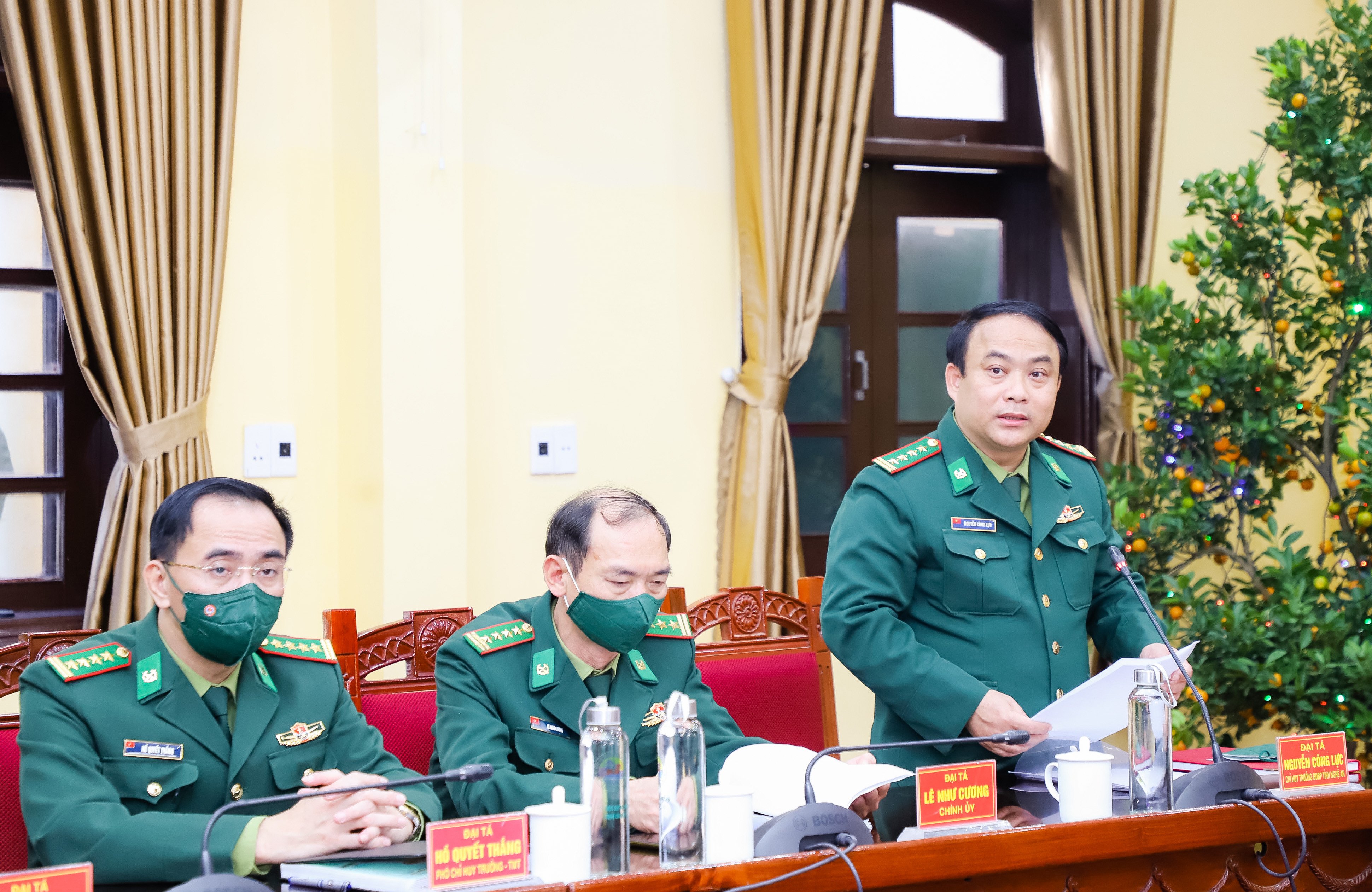 Đại tá Nguyễn Công Lực - Chỉ huy trưởng Bộ Chỉ huy Bộ đội Biên phòng báo cáo kết quả công tác năm 2021. Ảnh: Phạm Bằng
