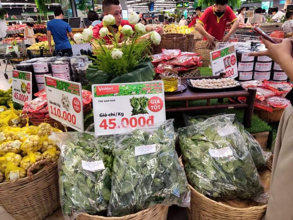 Hiện nay, các siêu thị WinMart và cửa hàng WinMart+ đã bán các mặt hàng nông sản và đặc sản của Nghệ An. Ảnh: Chang Chang