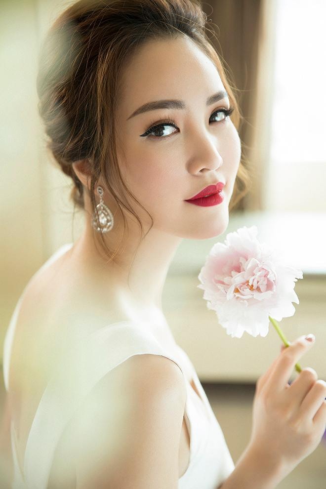 Sau nhiều năm miệt mài với sự nghiệp, Thụy Vân đang có cuộc sống hôn nhân gia đình viên mãn bên chồng con và là tấm gương sáng khiến nhiều đàn em ngưỡng mộ.