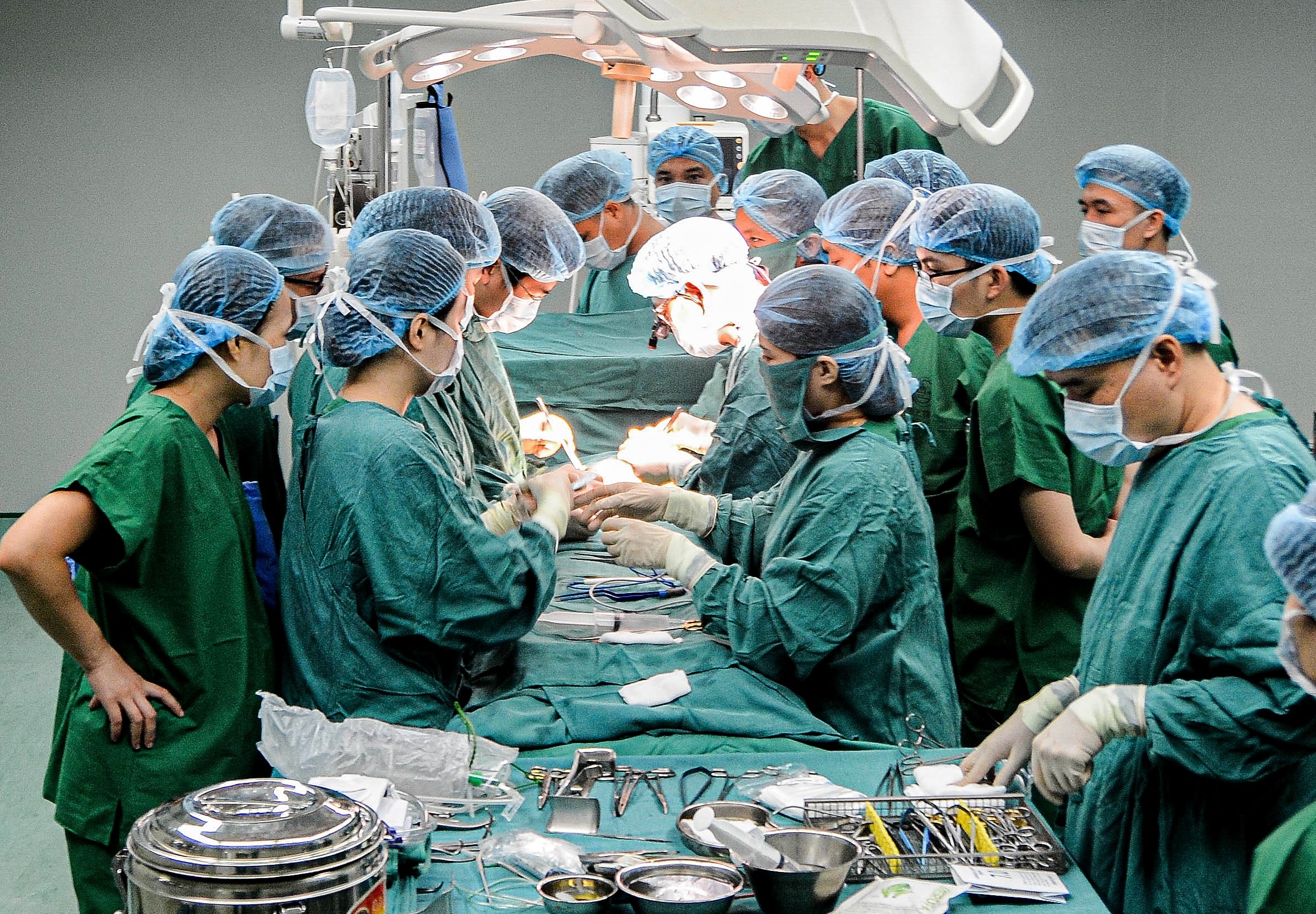 Thực hiện ghép thận cho bệnh nhân tại Bệnh viện HNĐK Nghệ An. Ảnh: Tư liệu