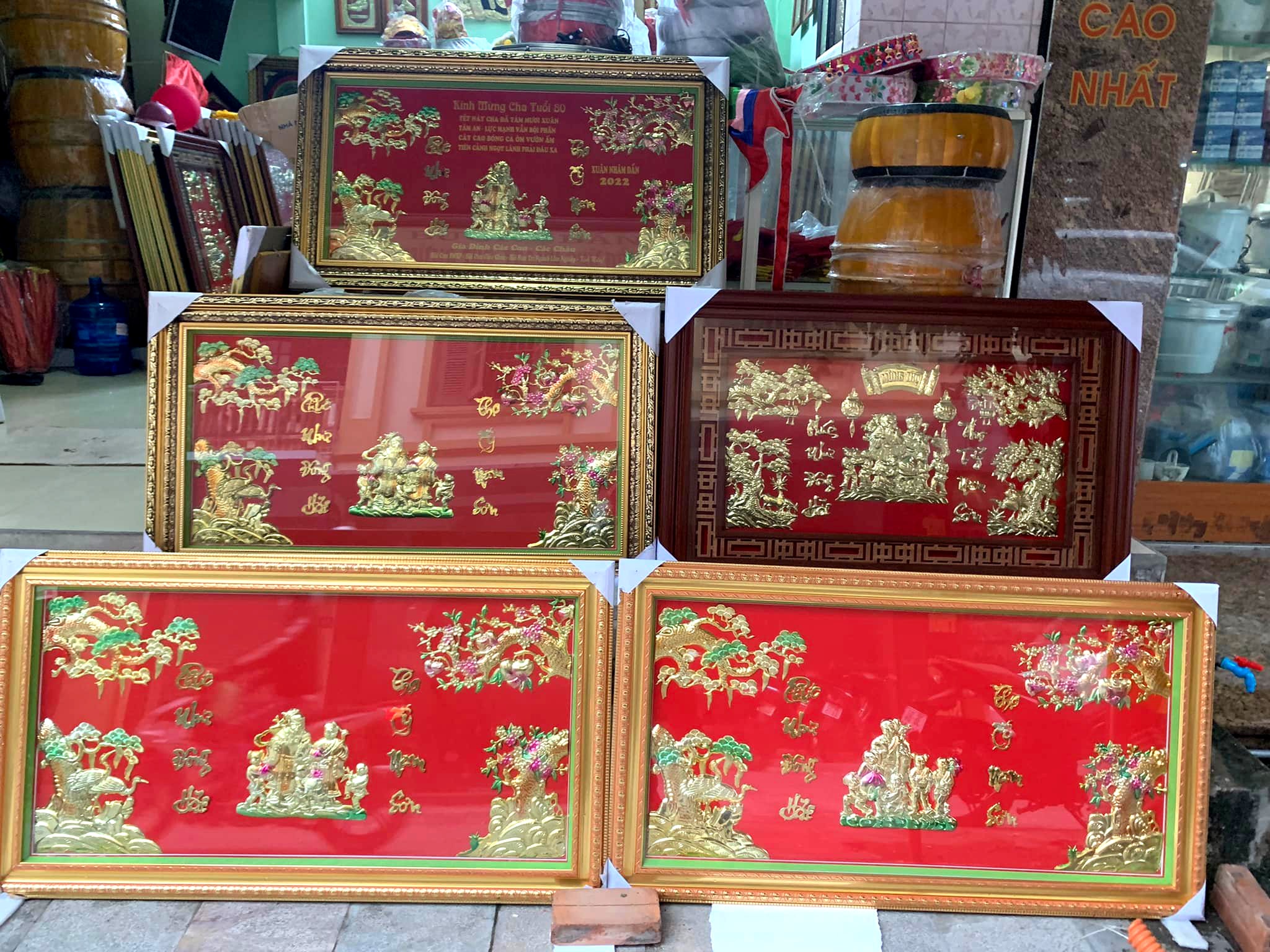 Giá các loại tranh mừng Thọ tăng mạnh so với mọi năm. Ảnh: Thanh Phúc