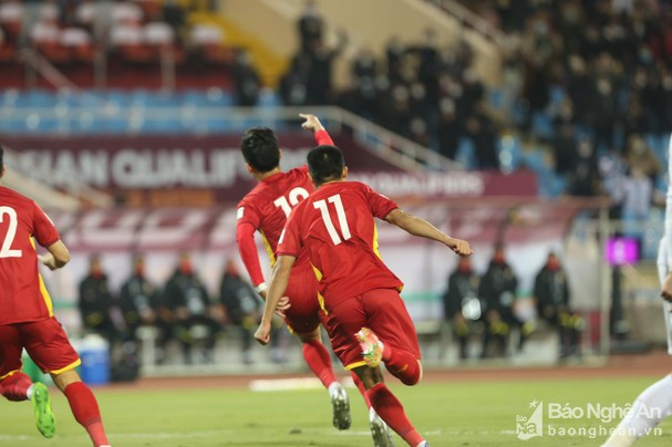Niềm vui của tuyển Việt Nam khi ghi bàn thắng vào tuyển Trung Quốc. Ảnh Hải Hoàng