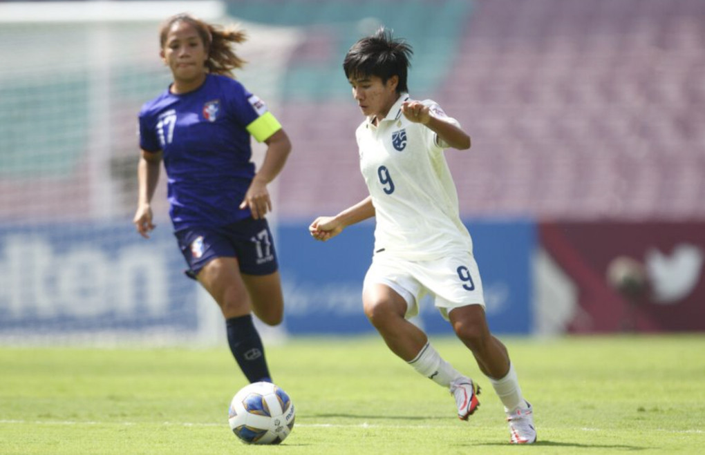 Thái Lan (áo trắng) chơi tốt hơn nhưng không thể tận dụng cơ hội và thua đậm Đài Loan. Ảnh: AFC