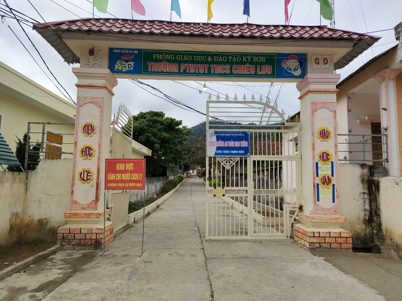 Trường PT DTNT THCS Chiêu Lưu được trưng dụng làm bệnh viện dã chiến