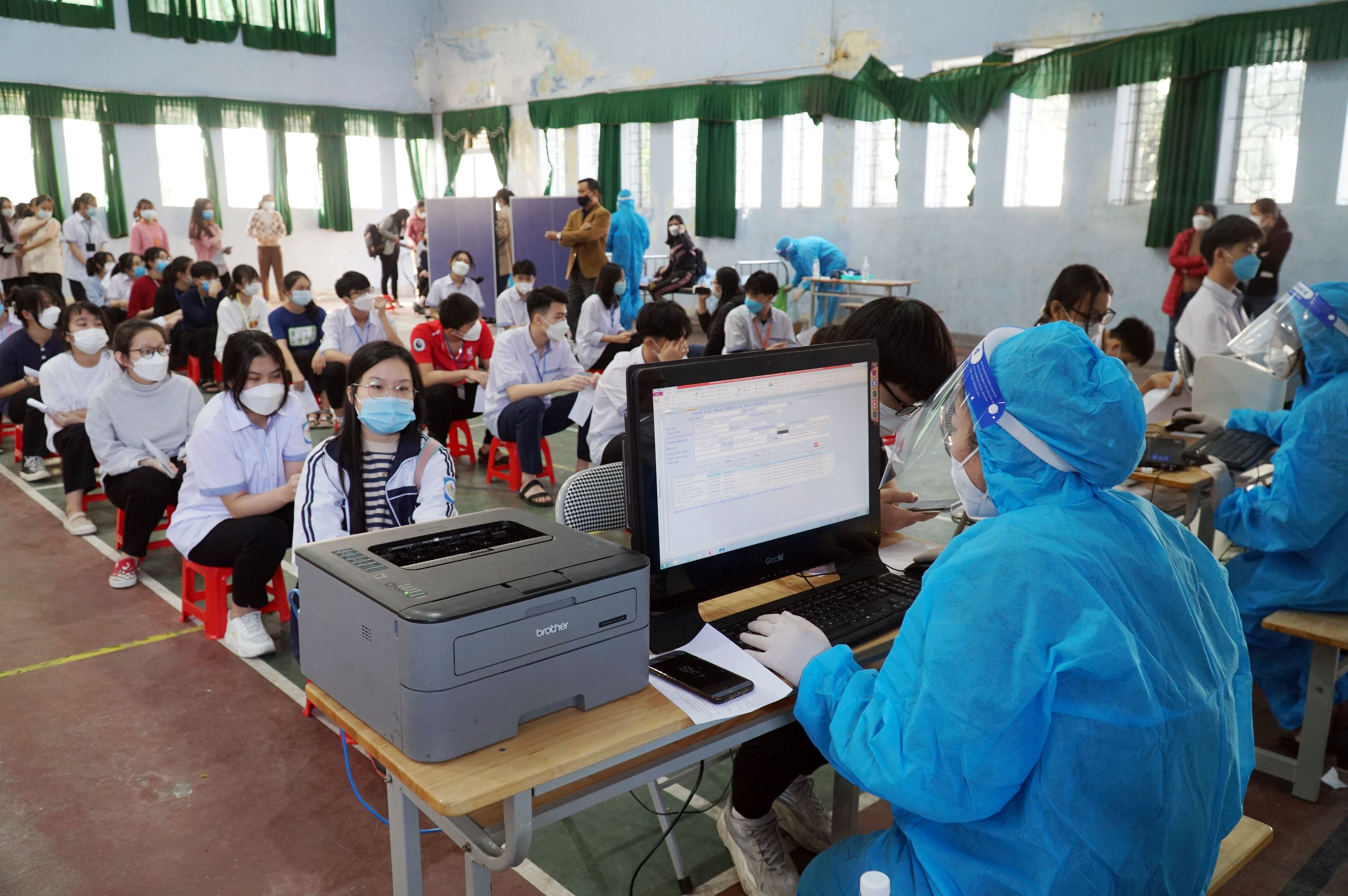 Hiện tỷ lệ bao phủ vaccine ở học sinh từ 12 tuổi trở lên tại Nghệ An đã đạt trên 92%. Ảnh: MH