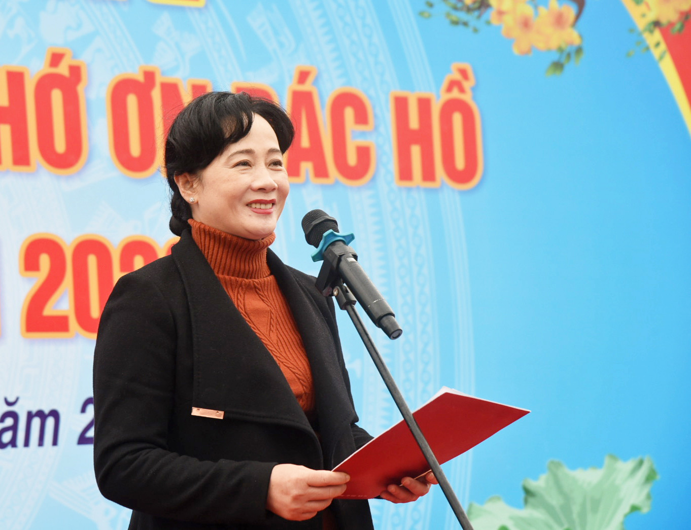Đồng chí Phan Thị Hoan - Ủy viên BCH Đảng bộ tỉnh, Bí thư Đảng ủy Khối Doanh nghiệp tỉnh phát biểu tại buổi lễ. Ảnh: T.G