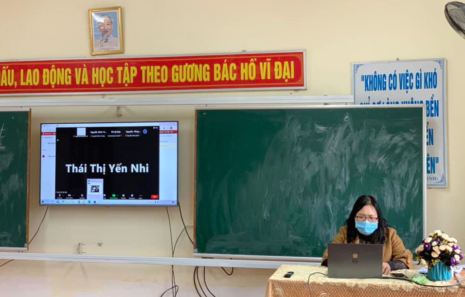 Giờ học online của học sinh Trường THPT Thái Lão. Ảnh: MH