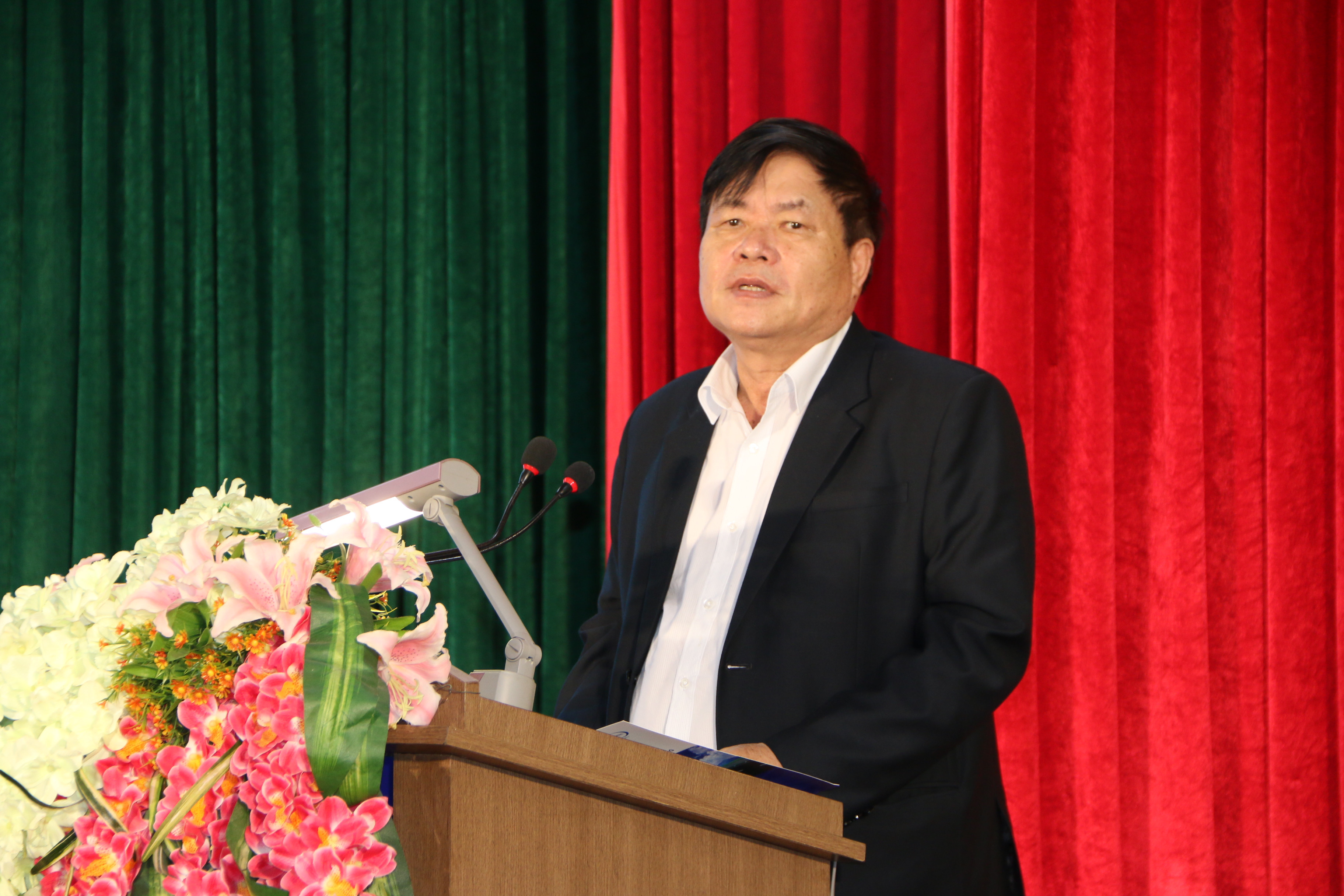 Ông Phạm Đình Hạnh - Giám đốc Cty TNHH Hòa Hiệp - đại diện cho liên danh các nhà đầu tư phát biểu cam kết thực hiện dự án một 